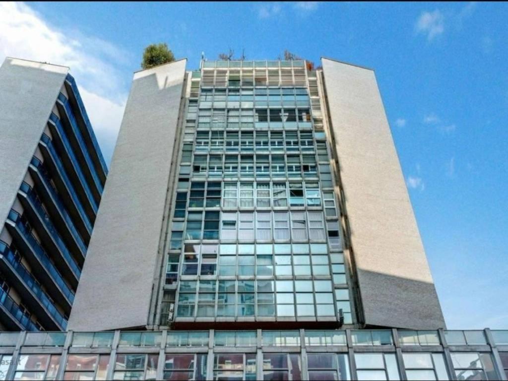 Sky View -Porta Nuova- Appartamento 2 Con Balcone Милан Экстерьер фото